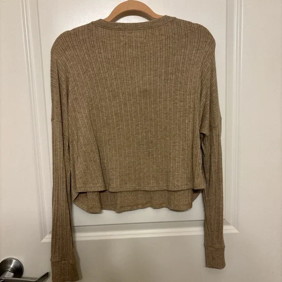 Neutral Button Top - Picture 3 of 3